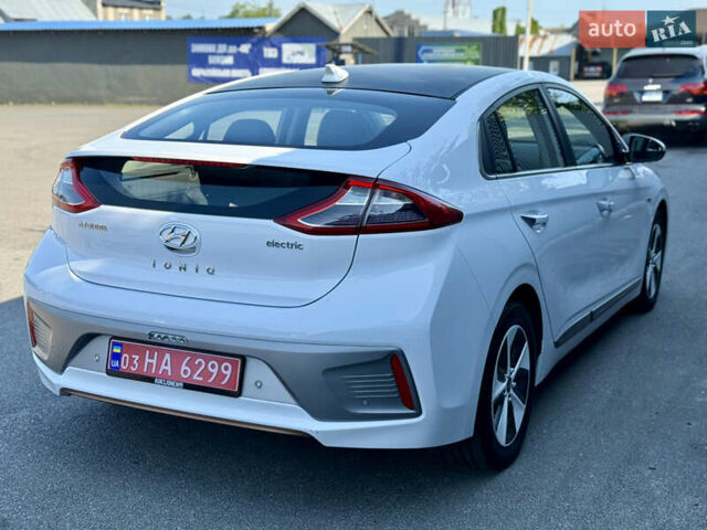 Белый Хендай Ioniq Electric, объемом двигателя 0 л и пробегом 59 тыс. км за 13200 $, фото 1 на Automoto.ua