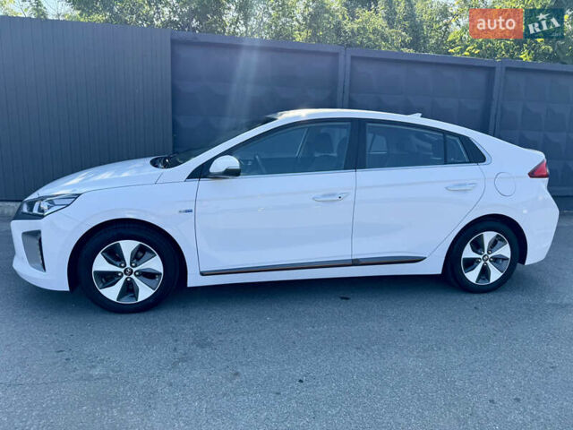 Белый Хендай Ioniq Electric, объемом двигателя 0 л и пробегом 59 тыс. км за 13200 $, фото 8 на Automoto.ua