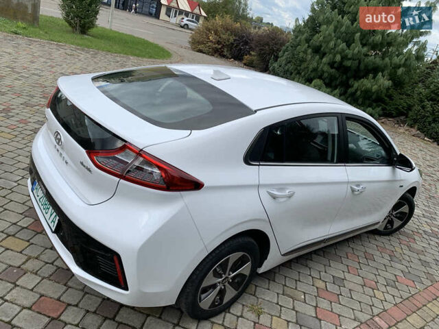 Белый Хендай Ioniq Electric, объемом двигателя 0 л и пробегом 60 тыс. км за 18000 $, фото 24 на Automoto.ua