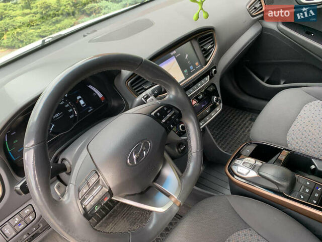 Белый Хендай Ioniq Electric, объемом двигателя 0 л и пробегом 60 тыс. км за 18000 $, фото 9 на Automoto.ua