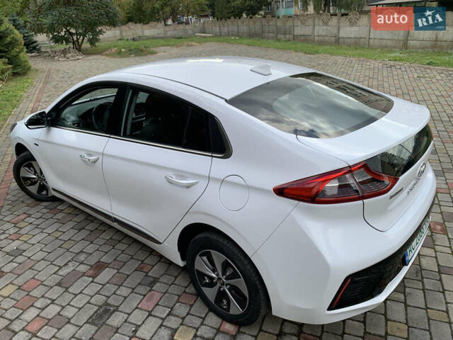 Белый Хендай Ioniq Electric, объемом двигателя 0 л и пробегом 60 тыс. км за 18000 $, фото 36 на Automoto.ua