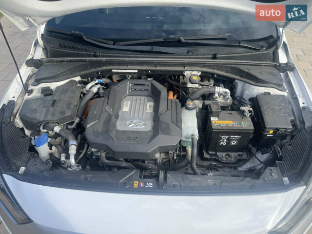 Білий Хендай Ioniq Electric, об'ємом двигуна 0 л та пробігом 139 тис. км за 12950 $, фото 6 на Automoto.ua