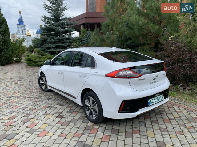 Белый Хендай Ioniq Electric, объемом двигателя 0 л и пробегом 60 тыс. км за 18000 $, фото 27 на Automoto.ua