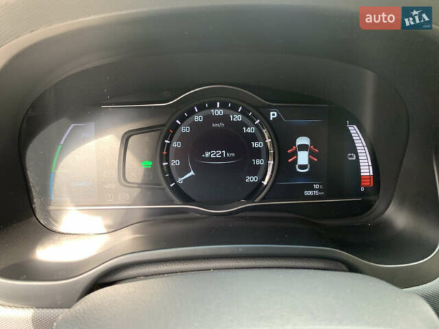 Белый Хендай Ioniq Electric, объемом двигателя 0 л и пробегом 60 тыс. км за 18000 $, фото 18 на Automoto.ua