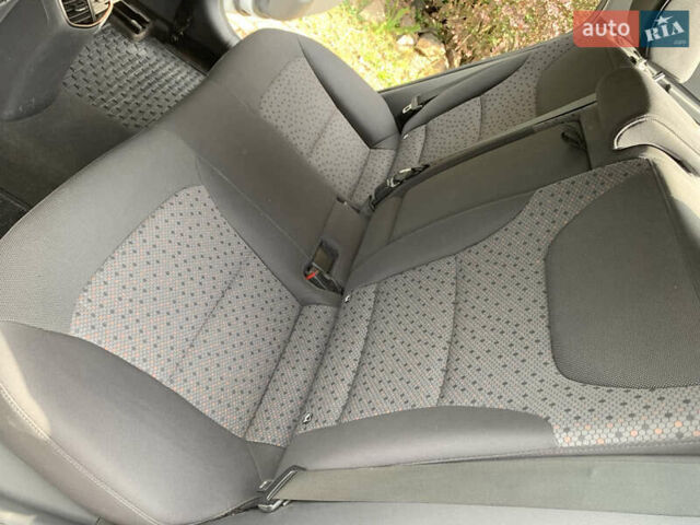 Белый Хендай Ioniq Electric, объемом двигателя 0 л и пробегом 60 тыс. км за 18000 $, фото 13 на Automoto.ua