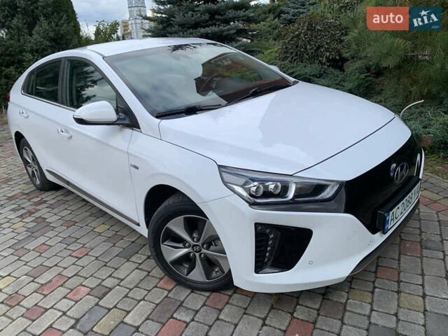 Белый Хендай Ioniq Electric, объемом двигателя 0 л и пробегом 60 тыс. км за 18000 $, фото 35 на Automoto.ua