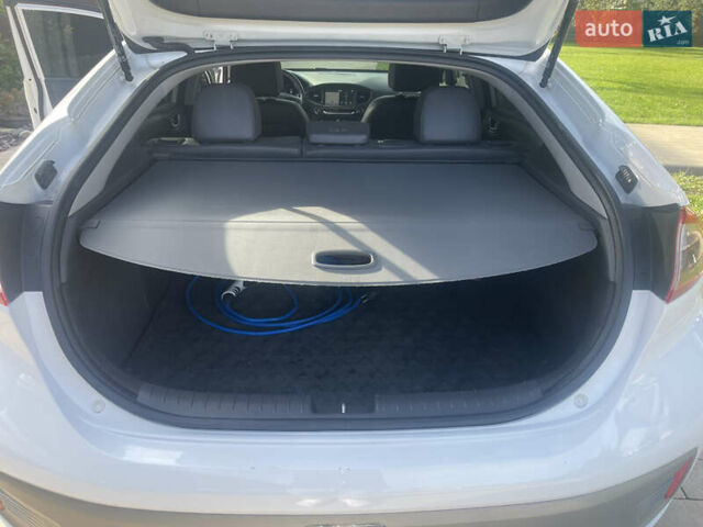 Білий Хендай Ioniq Electric, об'ємом двигуна 0 л та пробігом 139 тис. км за 12950 $, фото 7 на Automoto.ua