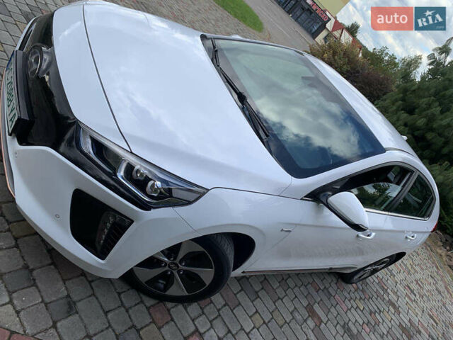 Белый Хендай Ioniq Electric, объемом двигателя 0 л и пробегом 60 тыс. км за 18000 $, фото 37 на Automoto.ua