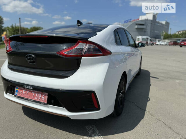 Білий Хендай Ioniq Electric, об'ємом двигуна 0 л та пробігом 123 тис. км за 15900 $, фото 7 на Automoto.ua