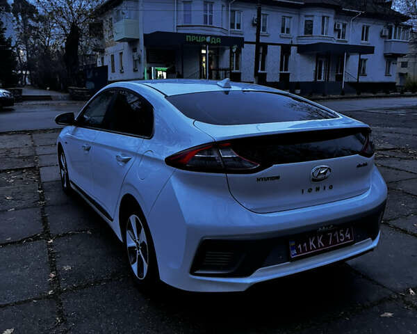 Білий Хендай Ioniq Electric, об'ємом двигуна 0 л та пробігом 116 тис. км за 13999 $, фото 6 на Automoto.ua