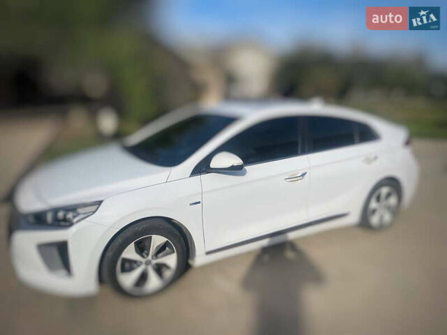 Білий Хендай Ioniq Electric, об'ємом двигуна 0 л та пробігом 139 тис. км за 12950 $, фото 2 на Automoto.ua
