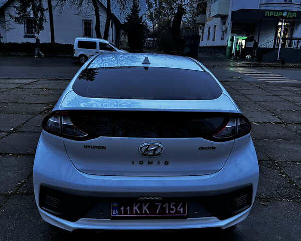 Білий Хендай Ioniq Electric, об'ємом двигуна 0 л та пробігом 116 тис. км за 13999 $, фото 11 на Automoto.ua