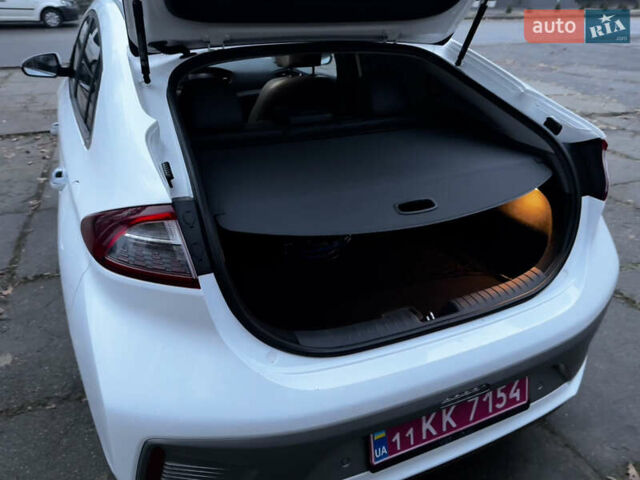 Білий Хендай Ioniq Electric, об'ємом двигуна 0 л та пробігом 116 тис. км за 13999 $, фото 14 на Automoto.ua