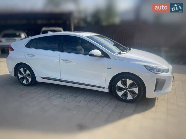 Білий Хендай Ioniq Electric, об'ємом двигуна 0 л та пробігом 139 тис. км за 12950 $, фото 3 на Automoto.ua