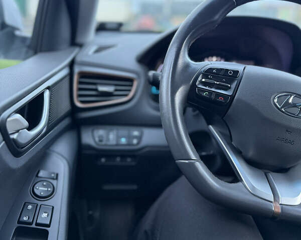 Белый Хендай Ioniq Electric, объемом двигателя 0 л и пробегом 108 тыс. км за 11900 $, фото 16 на Automoto.ua