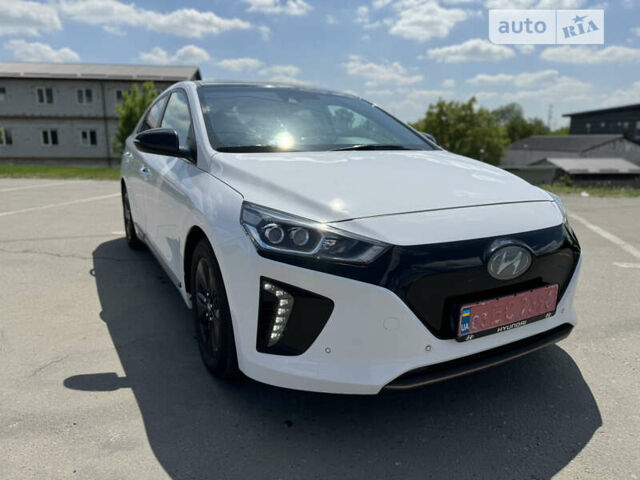 Білий Хендай Ioniq Electric, об'ємом двигуна 0 л та пробігом 123 тис. км за 15900 $, фото 4 на Automoto.ua