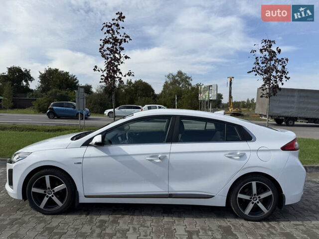Хендай Ioniq Electric 2018 у Луцьку на Automoto.ua Білий Хендай Ioniq Electric, об'ємом двигуна 0 л та пробігом 119 тис. км за 13000 $, фото 1 на Automoto.ua