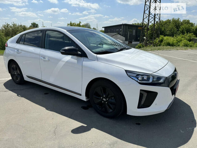 Білий Хендай Ioniq Electric, об'ємом двигуна 0 л та пробігом 123 тис. км за 15900 $, фото 2 на Automoto.ua