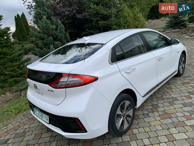 Белый Хендай Ioniq Electric, объемом двигателя 0 л и пробегом 60 тыс. км за 18000 $, фото 30 на Automoto.ua