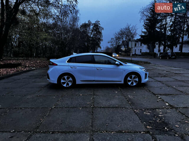 Білий Хендай Ioniq Electric, об'ємом двигуна 0 л та пробігом 116 тис. км за 13999 $, фото 17 на Automoto.ua