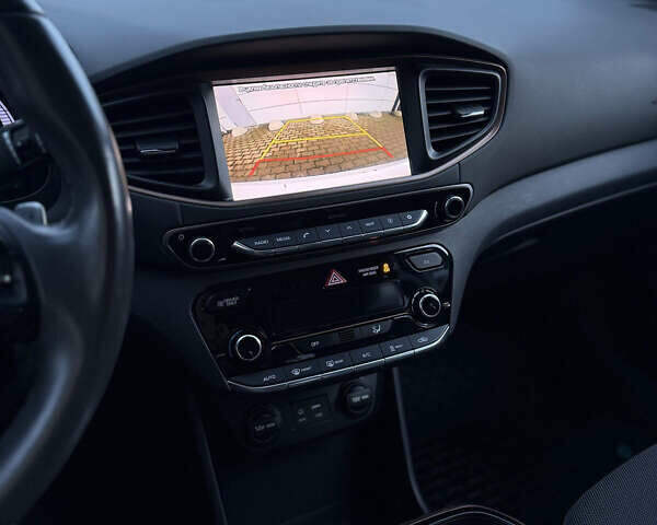 Белый Хендай Ioniq Electric, объемом двигателя 0 л и пробегом 108 тыс. км за 11900 $, фото 13 на Automoto.ua