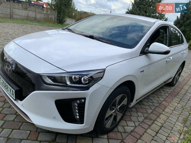 Белый Хендай Ioniq Electric, объемом двигателя 0 л и пробегом 60 тыс. км за 18000 $, фото 33 на Automoto.ua