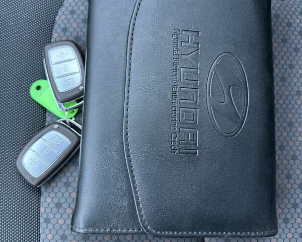 Белый Хендай Ioniq Electric, объемом двигателя 0 л и пробегом 108 тыс. км за 11900 $, фото 18 на Automoto.ua