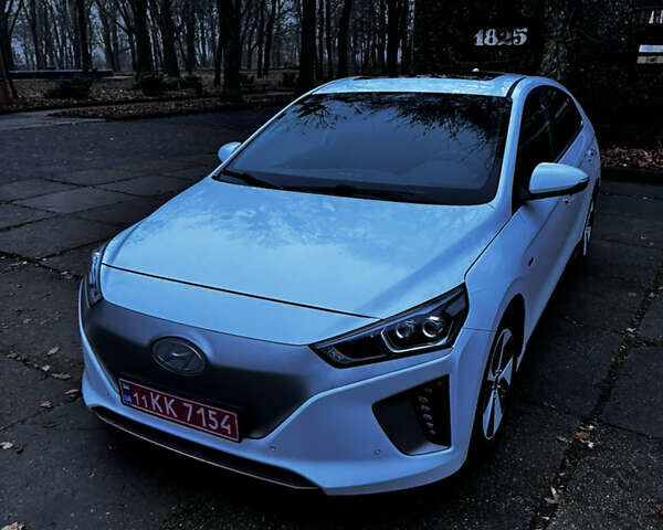 Білий Хендай Ioniq Electric, об'ємом двигуна 0 л та пробігом 116 тис. км за 13999 $, фото 7 на Automoto.ua