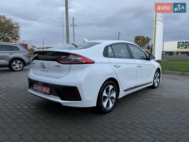 Белый Хендай Ioniq Electric, объемом двигателя 0 л и пробегом 108 тыс. км за 11900 $, фото 4 на Automoto.ua