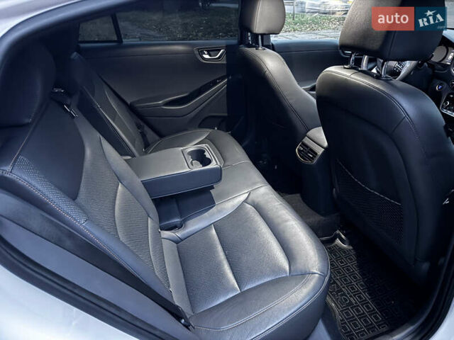 Білий Хендай Ioniq Electric, об'ємом двигуна 0 л та пробігом 116 тис. км за 13999 $, фото 13 на Automoto.ua