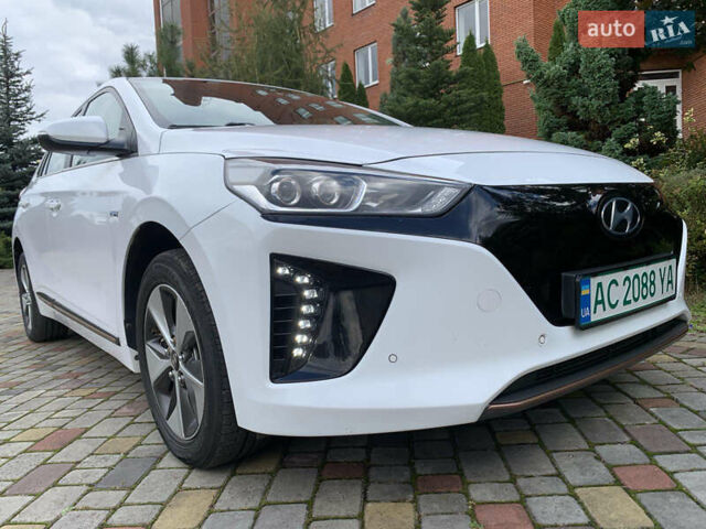 Белый Хендай Ioniq Electric, объемом двигателя 0 л и пробегом 60 тыс. км за 18000 $, фото 31 на Automoto.ua