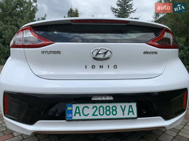Белый Хендай Ioniq Electric, объемом двигателя 0 л и пробегом 60 тыс. км за 18000 $, фото 26 на Automoto.ua