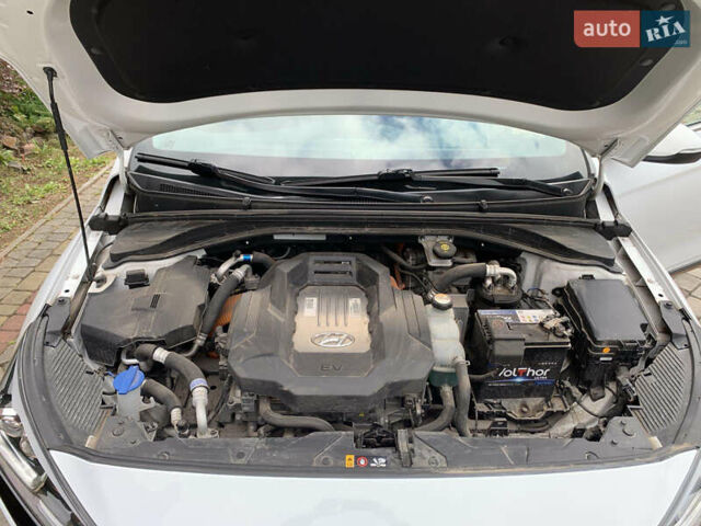 Белый Хендай Ioniq Electric, объемом двигателя 0 л и пробегом 60 тыс. км за 18000 $, фото 22 на Automoto.ua