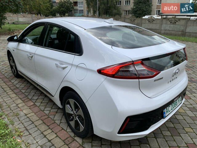 Белый Хендай Ioniq Electric, объемом двигателя 0 л и пробегом 60 тыс. км за 18000 $, фото 28 на Automoto.ua