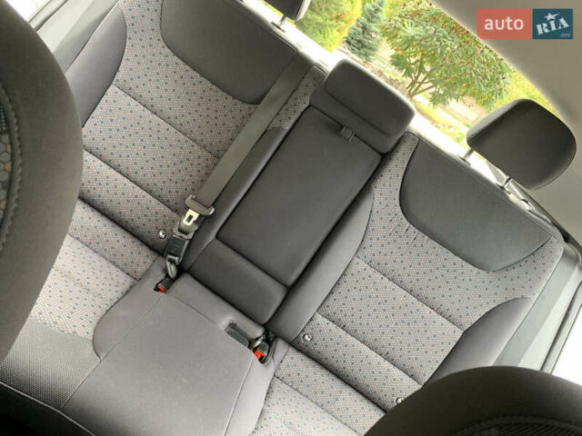 Белый Хендай Ioniq Electric, объемом двигателя 0 л и пробегом 60 тыс. км за 18000 $, фото 15 на Automoto.ua