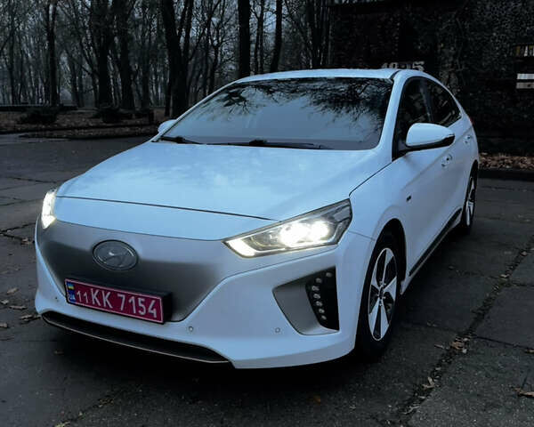 Білий Хендай Ioniq Electric, об'ємом двигуна 0 л та пробігом 116 тис. км за 13999 $, фото 4 на Automoto.ua