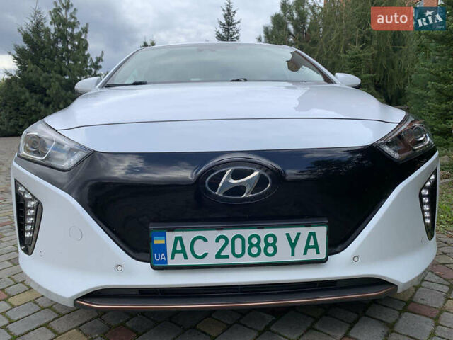 Белый Хендай Ioniq Electric, объемом двигателя 0 л и пробегом 60 тыс. км за 18000 $, фото 1 на Automoto.ua
