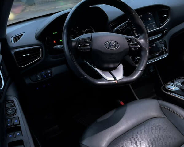 Білий Хендай Ioniq Electric, об'ємом двигуна 0 л та пробігом 116 тис. км за 13999 $, фото 3 на Automoto.ua