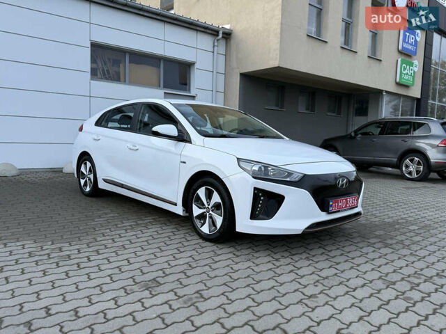 Белый Хендай Ioniq Electric, объемом двигателя 0 л и пробегом 108 тыс. км за 11900 $, фото 2 на Automoto.ua