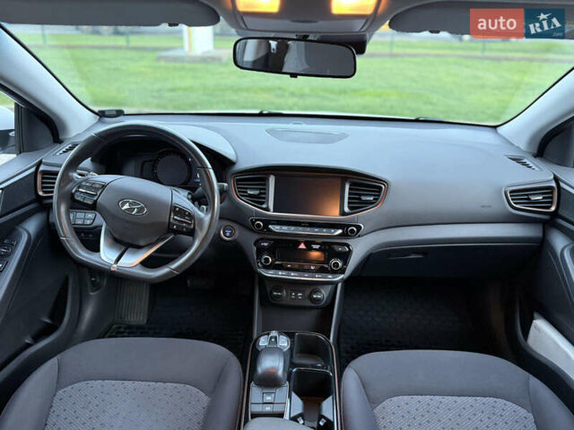 Белый Хендай Ioniq Electric, объемом двигателя 0 л и пробегом 108 тыс. км за 11900 $, фото 8 на Automoto.ua