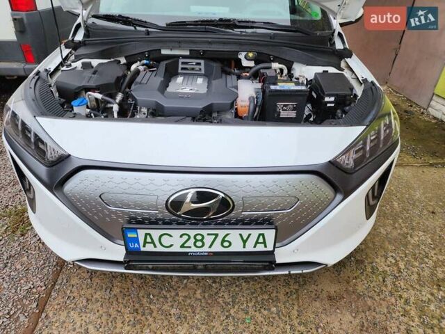 Хендай Ioniq Electric 2019 у Нововолинськ на Automoto.ua Білий Хендай Ioniq Electric, об'ємом двигуна 0 л та пробігом 103 тис. км за 15700 $, фото 15 на Automoto.ua