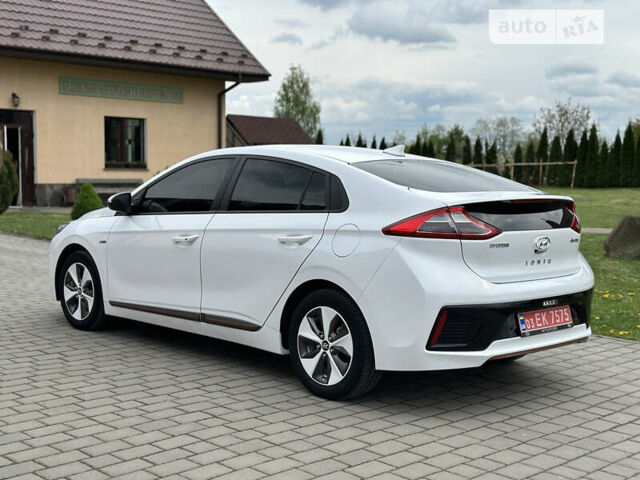 Белый Хендай Ioniq Electric, объемом двигателя 0 л и пробегом 120 тыс. км за 13850 $, фото 1 на Automoto.ua