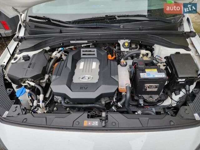 Хендай Ioniq Electric 2019 у Нововолинськ на Automoto.ua Білий Хендай Ioniq Electric, об'ємом двигуна 0 л та пробігом 103 тис. км за 15700 $, фото 13 на Automoto.ua