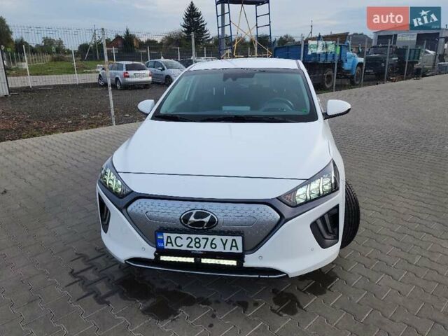 Хендай Ioniq Electric 2019 у Нововолинськ на Automoto.ua Білий Хендай Ioniq Electric, об'ємом двигуна 0 л та пробігом 103 тис. км за 15700 $, фото 4 на Automoto.ua