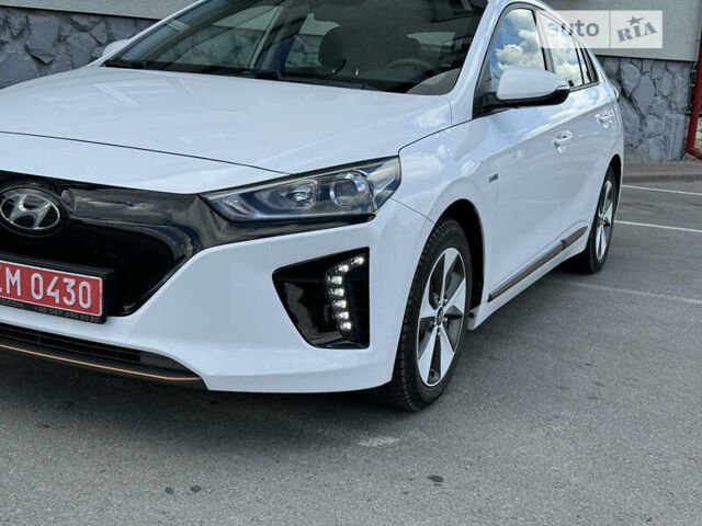 Белый Хендай Ioniq Electric, объемом двигателя 0 л и пробегом 109 тыс. км за 13999 $, фото 9 на Automoto.ua