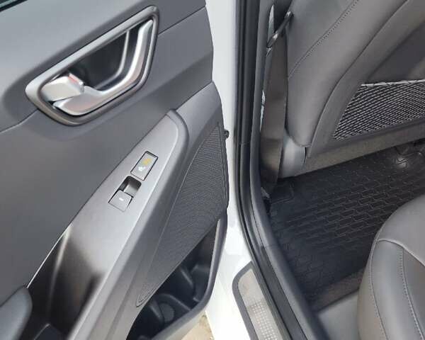 Хендай Ioniq Electric 2019 у Нововолинськ на Automoto.ua Білий Хендай Ioniq Electric, об'ємом двигуна 0 л та пробігом 103 тис. км за 15700 $, фото 11 на Automoto.ua