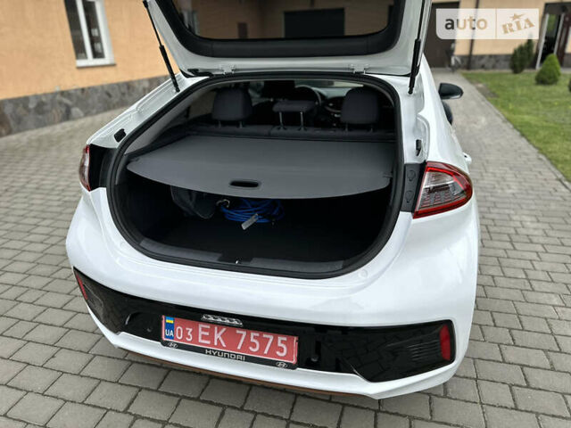 Белый Хендай Ioniq Electric, объемом двигателя 0 л и пробегом 120 тыс. км за 13850 $, фото 20 на Automoto.ua