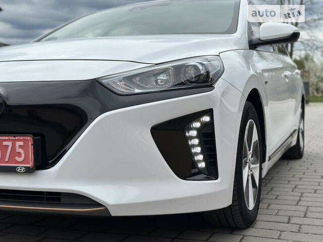 Белый Хендай Ioniq Electric, объемом двигателя 0 л и пробегом 120 тыс. км за 13850 $, фото 9 на Automoto.ua