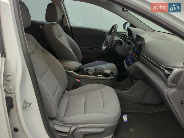 Хендай Ioniq Electric 2020 в Кропивницком (Кировограде) на Automoto.ua Белый Хендай Ioniq Electric, объемом двигателя 0 л и пробегом 48 тыс. км за 16600 $, фото 9 на Automoto.ua