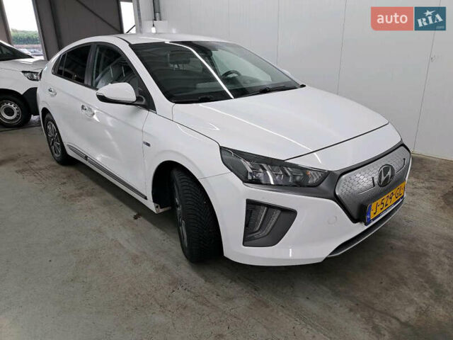 Хендай Ioniq Electric 2020 в Кропивницком (Кировограде) на Automoto.ua Белый Хендай Ioniq Electric, объемом двигателя 0 л и пробегом 48 тыс. км за 16600 $, фото 1 на Automoto.ua